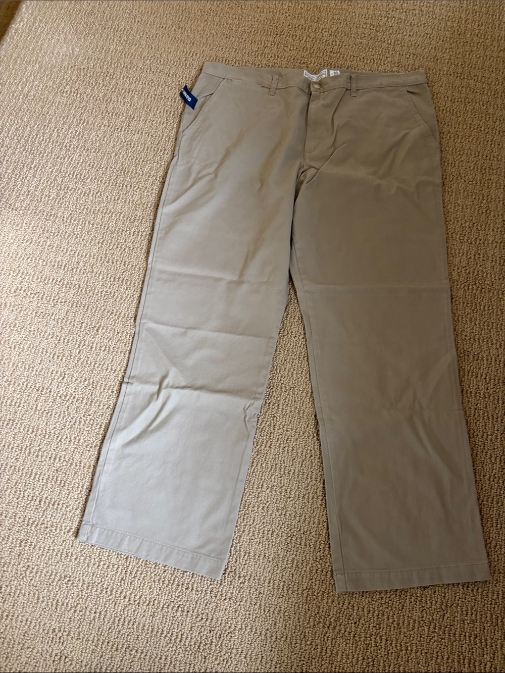 Old Navy classic khaki’s Straight Fit 100% cotton 40x32